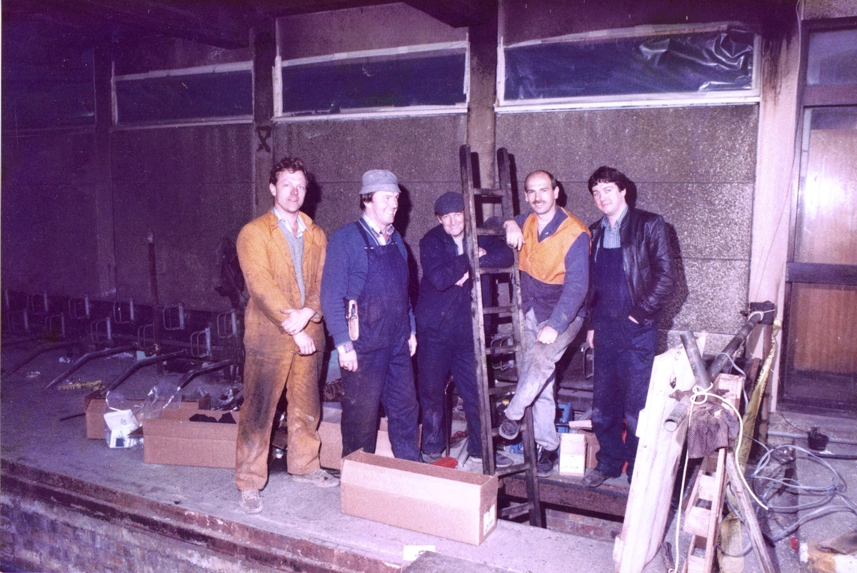 A lull while we find a geordie translator for the cockneys